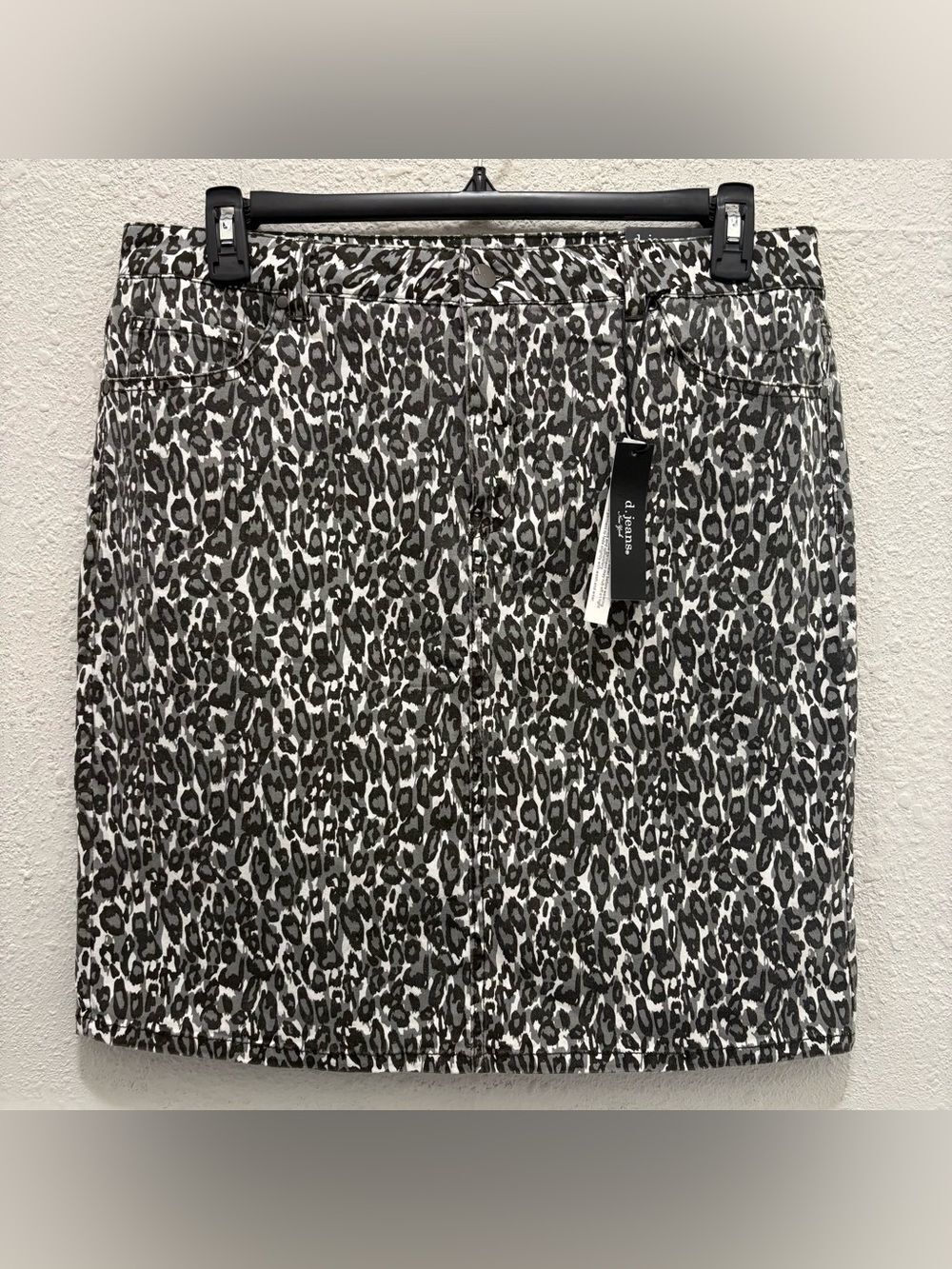 D. Jeans Black and Gray Leopard Print Modern Fit Skirt NWT 16